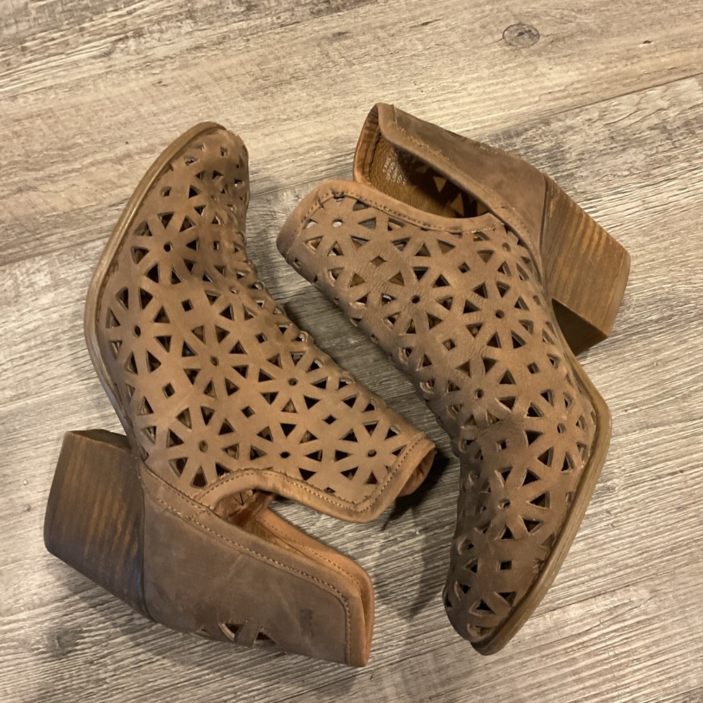 Muse & clouds women’s booties